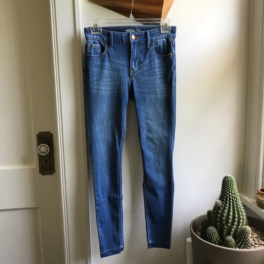 Old Navy Rockstar Super Skinny raw hem jeans